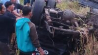 mobil-tertabrak-kereta-api-di-perlintasan-tanpa-palang-pintu-di-malang-3-orang-sekeluarga-tewas-PTVOCDhE05.jpg