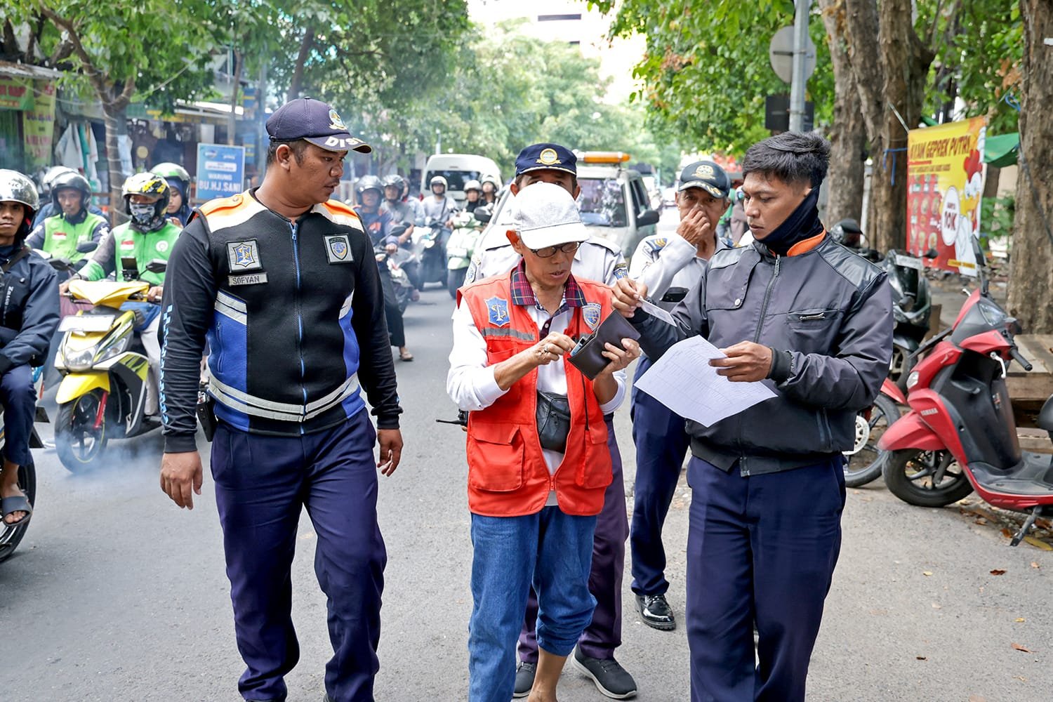 Pemkot Surabaya, Penertiban ,Sistem Parkir Digital, Jukir